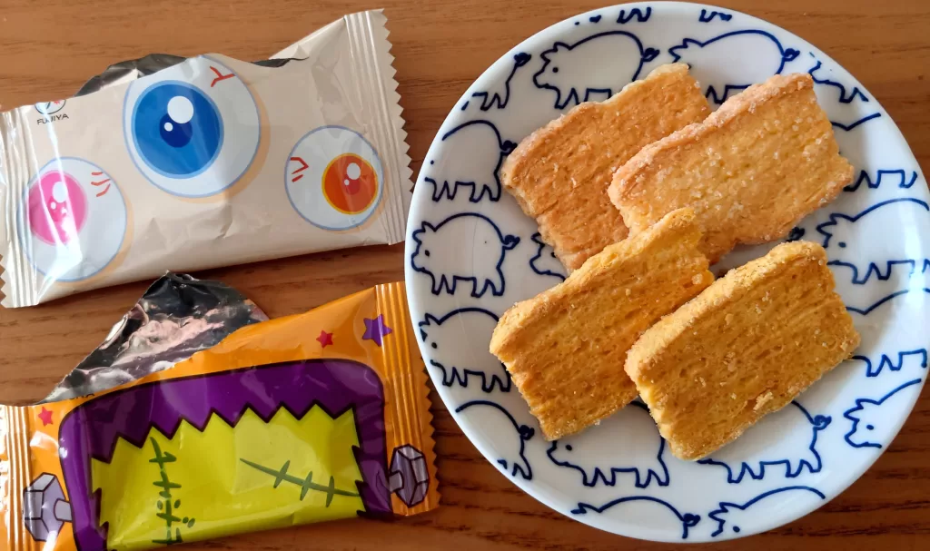 不二家「32枚ハロウィンホームパイ(バター&パンプキンパイ)」フレーバー