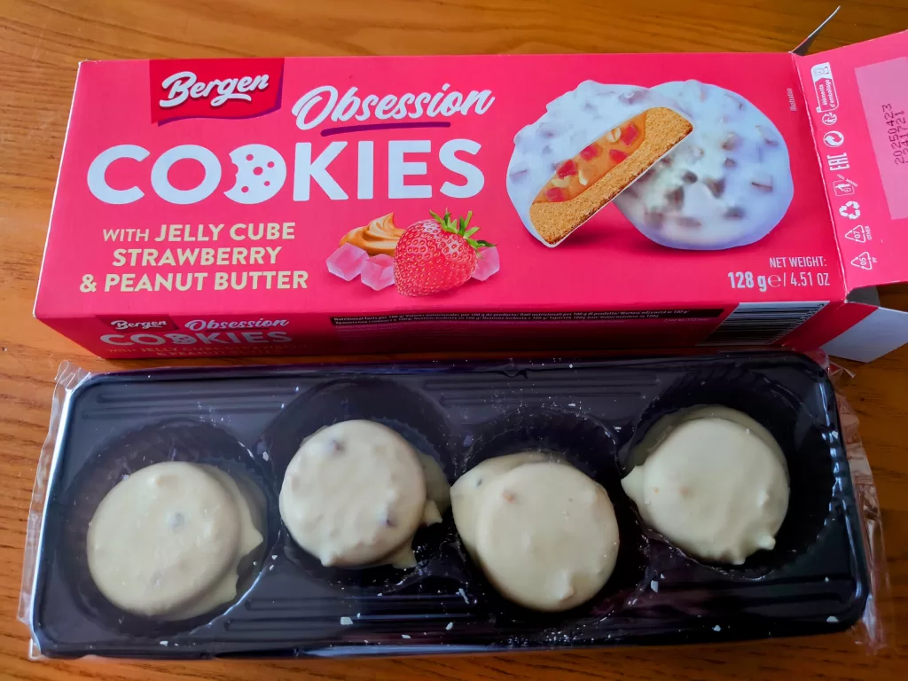 キューブビスケット「ストロベリー&ピーナッツバター」