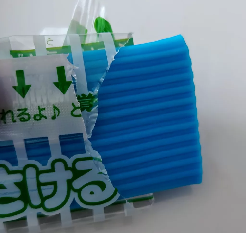 さけるグミハロウィンアップル味の色