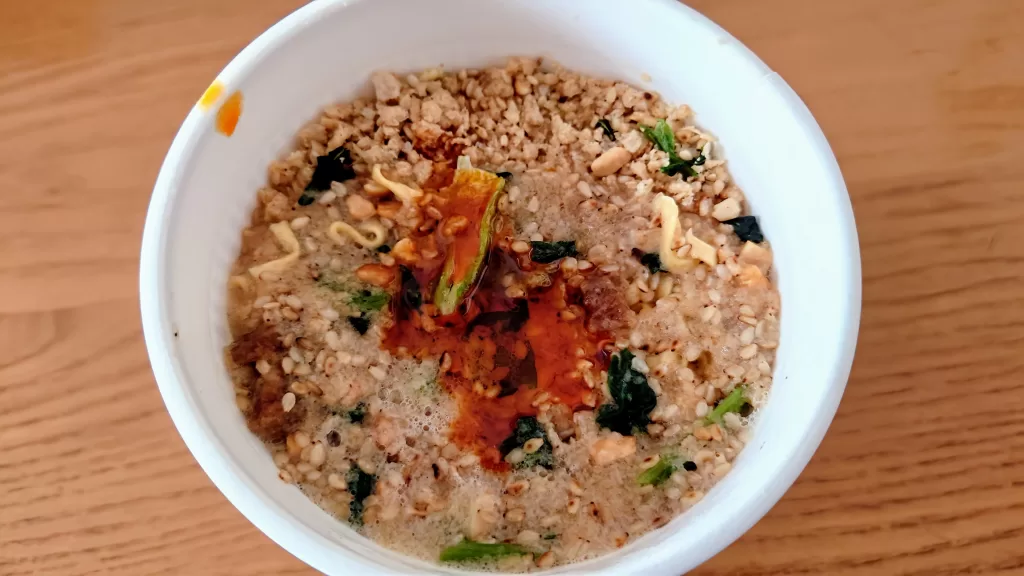 カップヌードル 白担担　ラー油