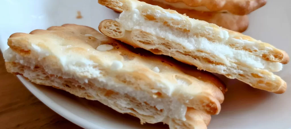 ジュリーズの「ル・モンド レモンクリームサンド」の断面