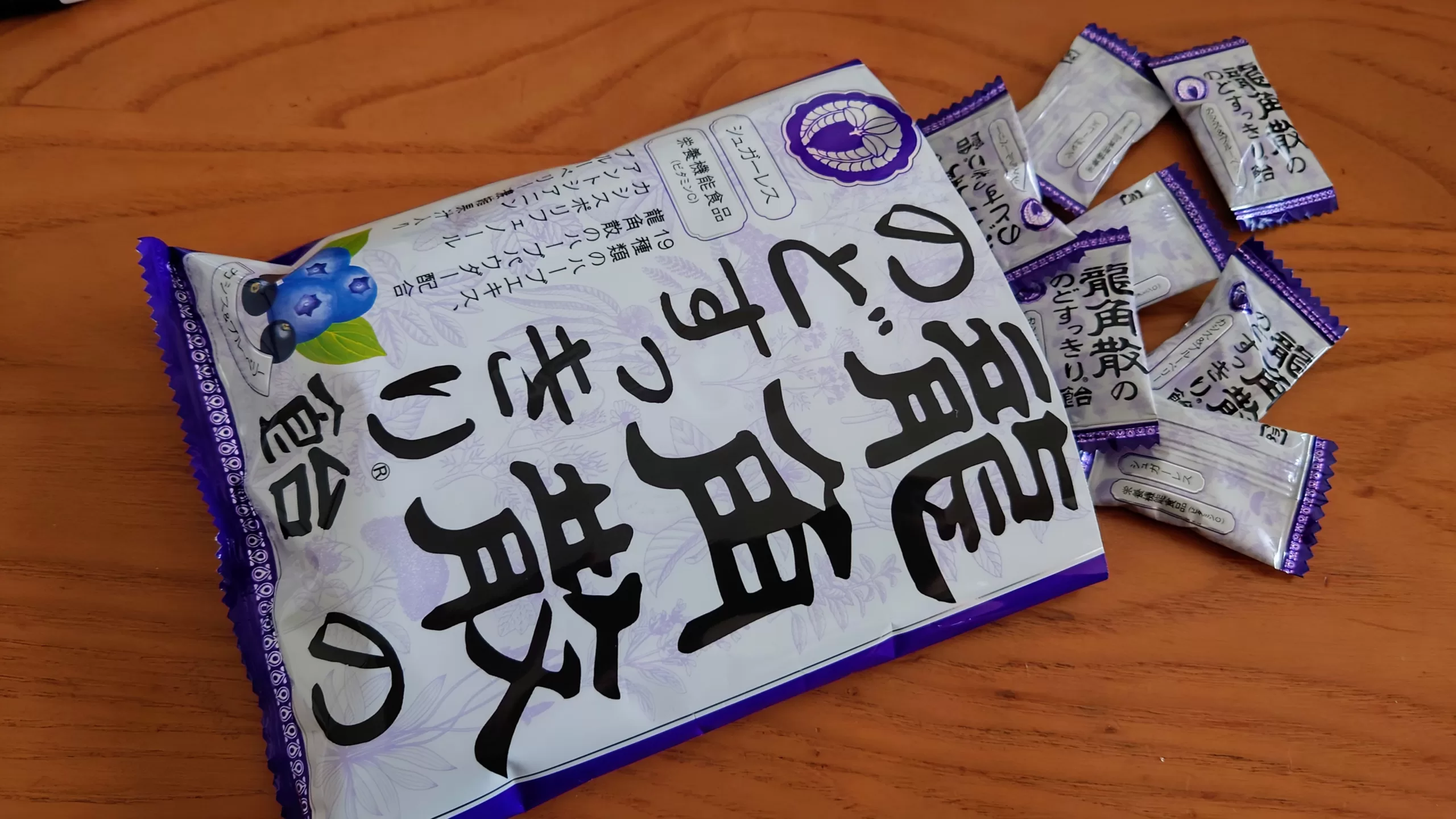 龍角散の のどすっきり飴 カシス＆ ブルーベリー