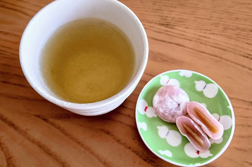 無印良品 桜のひとくち大福と桜の緑茶