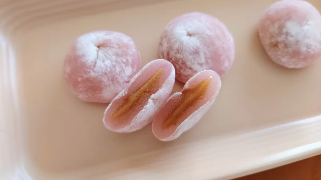 無印良品 桜のひとくち大福 断面