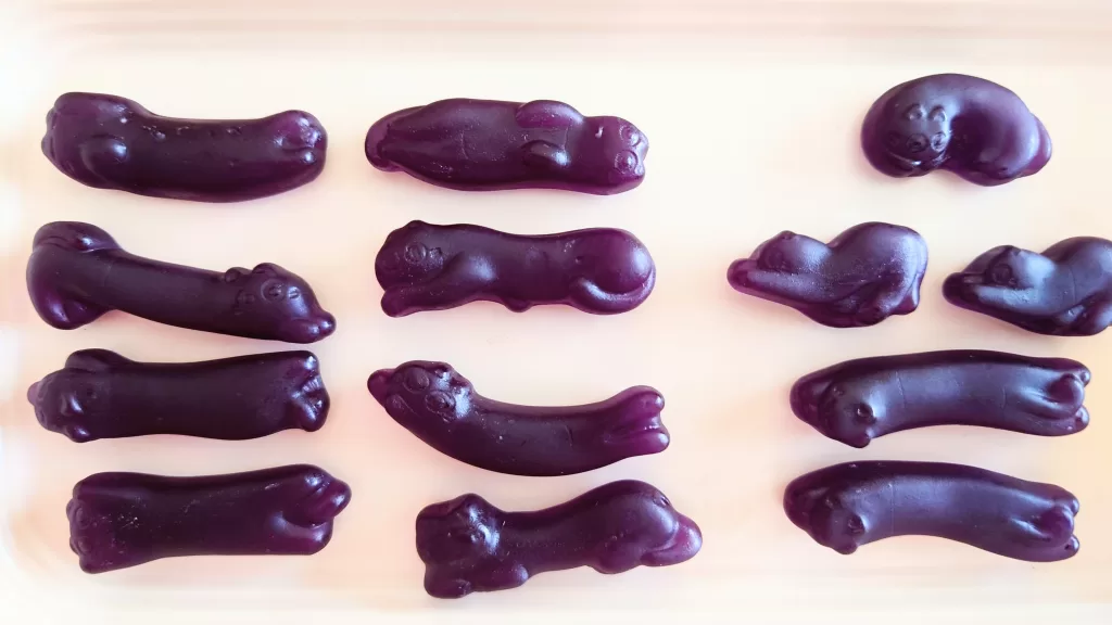 にゃーんとのびたグミ